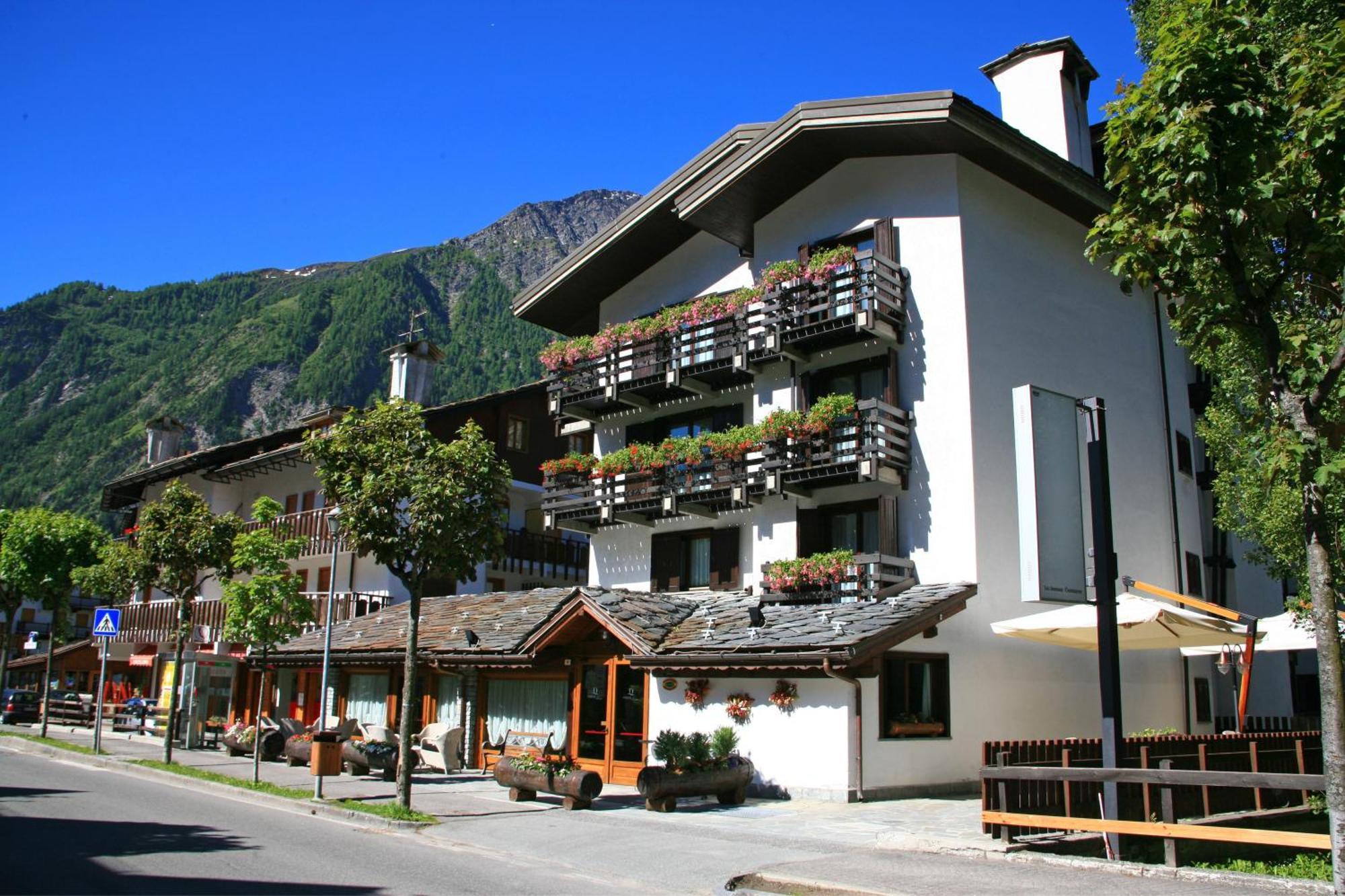 Les Jumeaux Hotel 4*